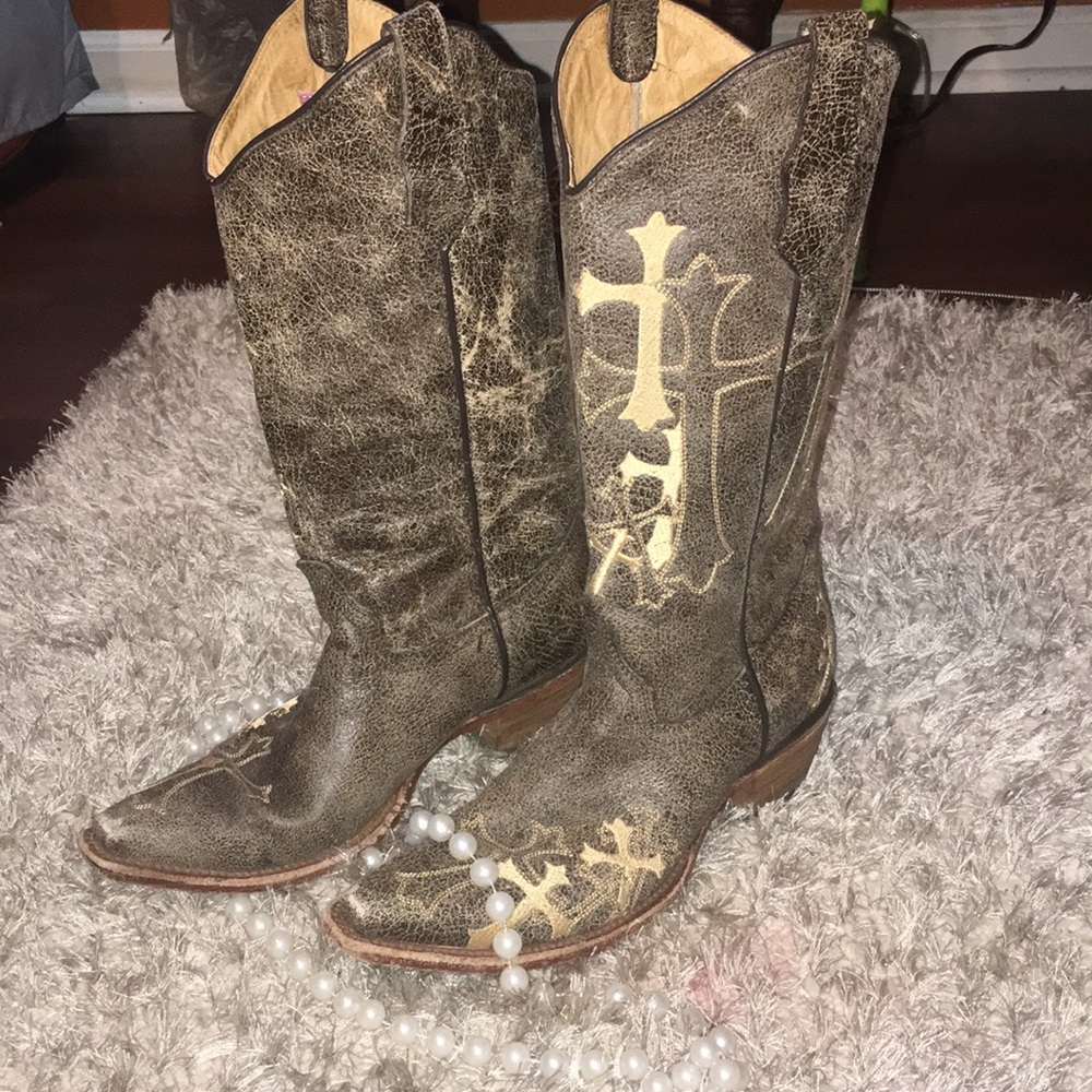 Cowgirl boots!!  Gently worn. Taken care of. 😁